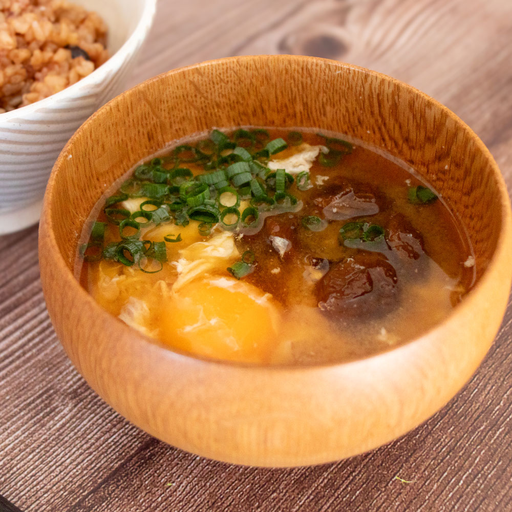 なめこと卵のお味噌汁