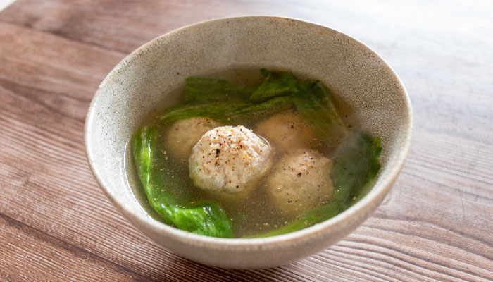 生姜鶏だんごとレタスのスープ